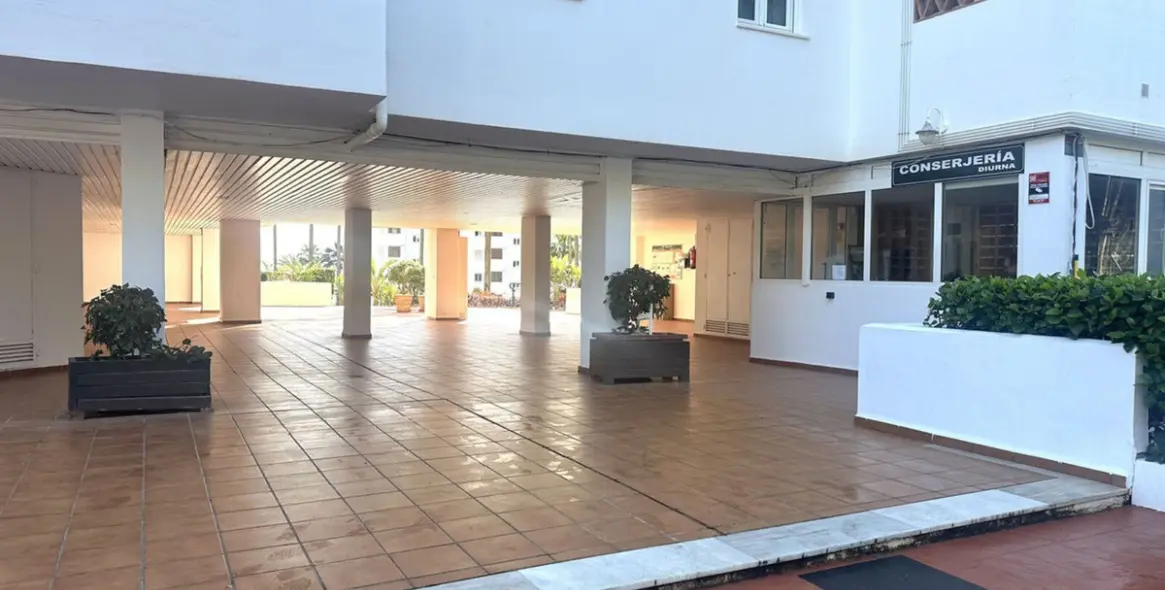 Продажа апартаментов на первом этаже в Calahonda 53