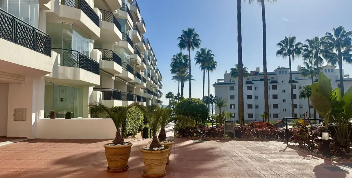 Продажа апартаментов на первом этаже в Calahonda 54