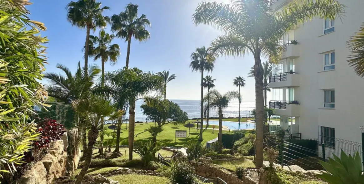 Продажа апартаментов на первом этаже в Calahonda 55