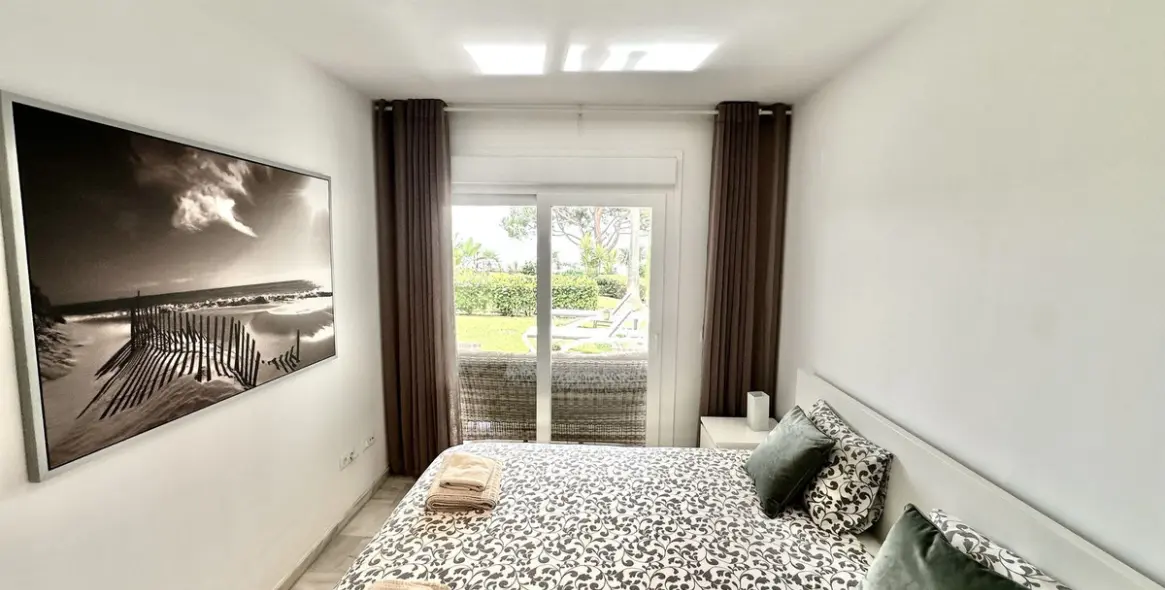 Venta de apartamento en planta baja en Calahonda 28