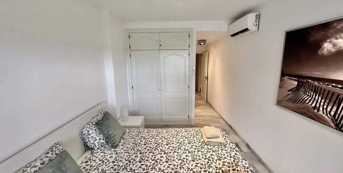 Venta de apartamento en planta baja en Calahonda 33