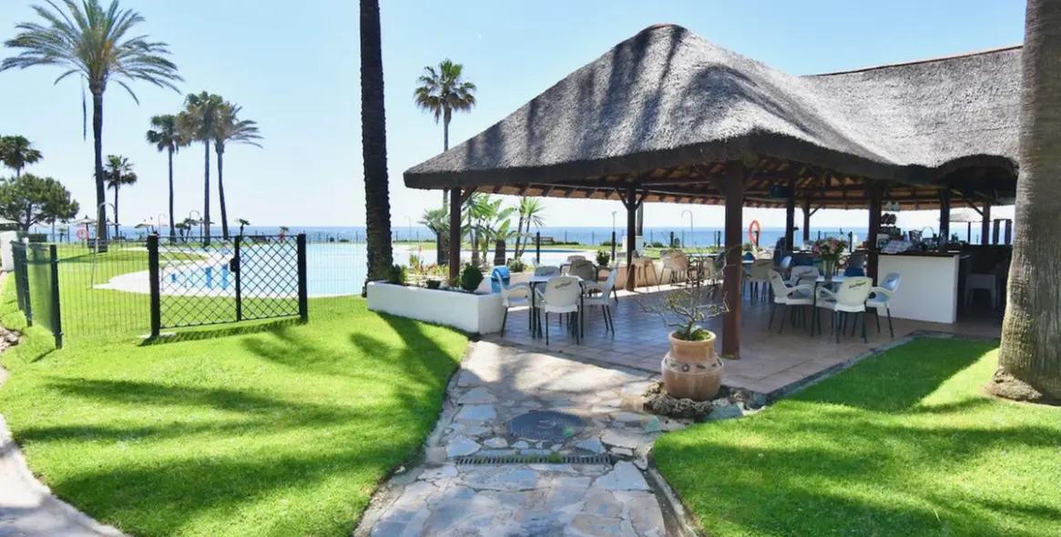 Venta de apartamento en planta baja en Calahonda 70