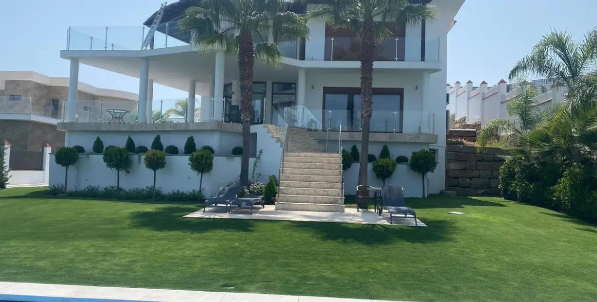 Venta de villa independiente en Benahavís 1