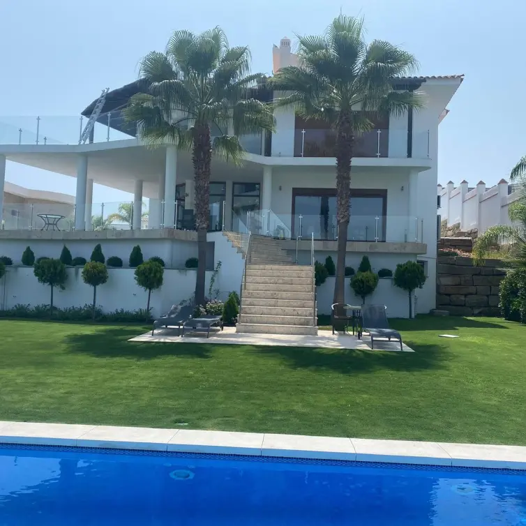 Sale of detached villa in Benahavís
