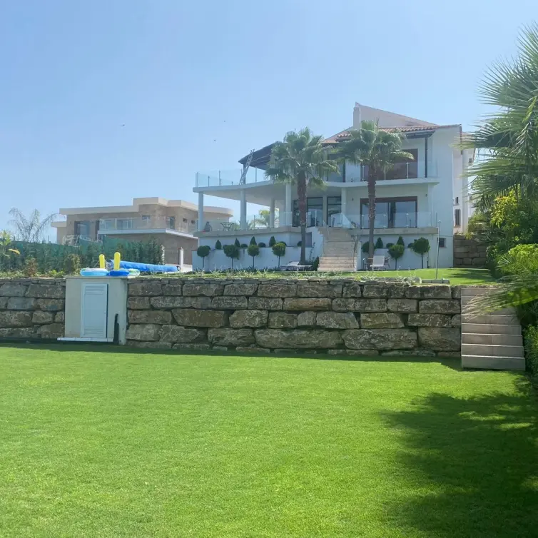 Sale of detached villa in Benahavís