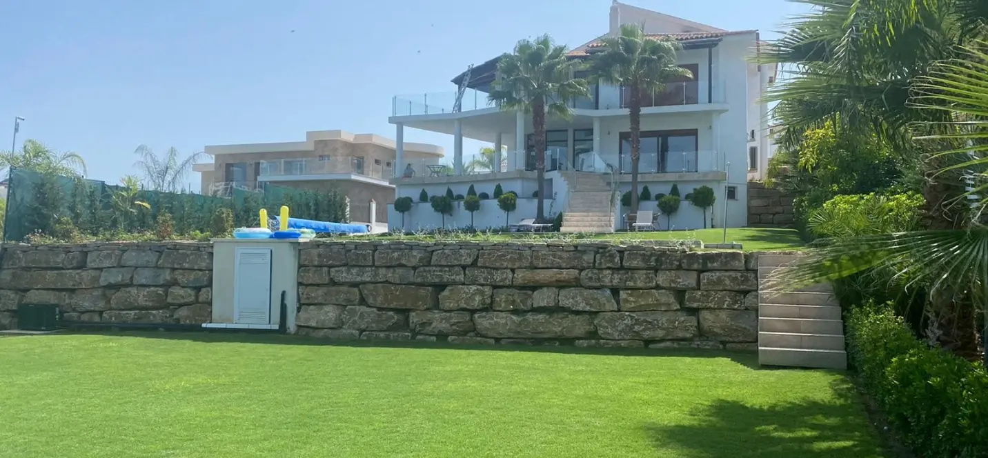 Sale of detached villa in Benahavís 2