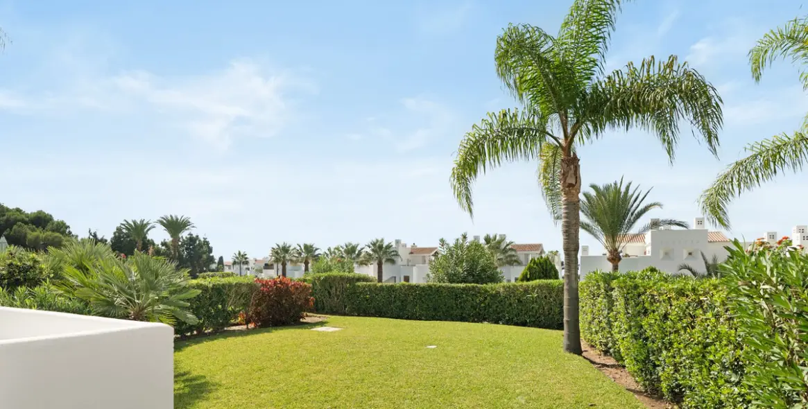 Краткосрочная аренда апартаментов на первом этаже в Los Monteros 3