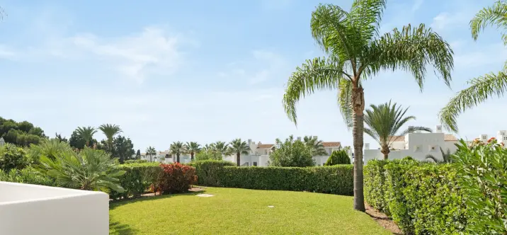 Краткосрочная аренда апартаментов на первом этаже в Los Monteros 2