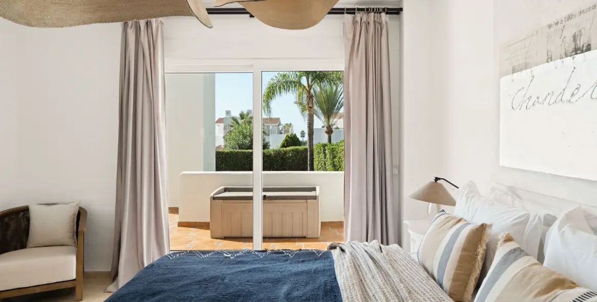 Краткосрочная аренда апартаментов на первом этаже в Los Monteros 11