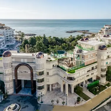 Venta de apartamento en planta media en Marbella
