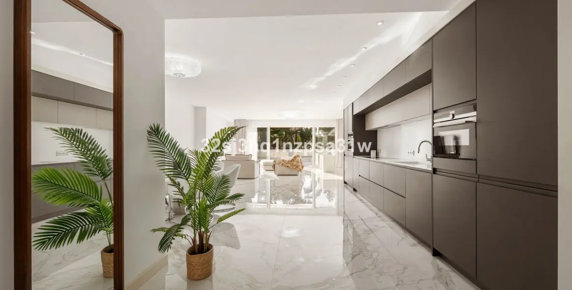 Venta de apartamento en planta media en Marbella 3