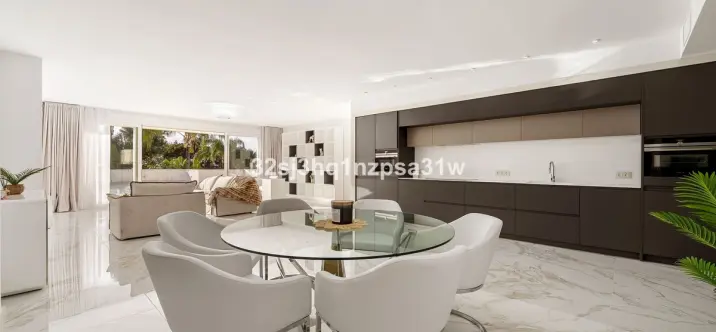 Venta de apartamento en planta media en Marbella 4