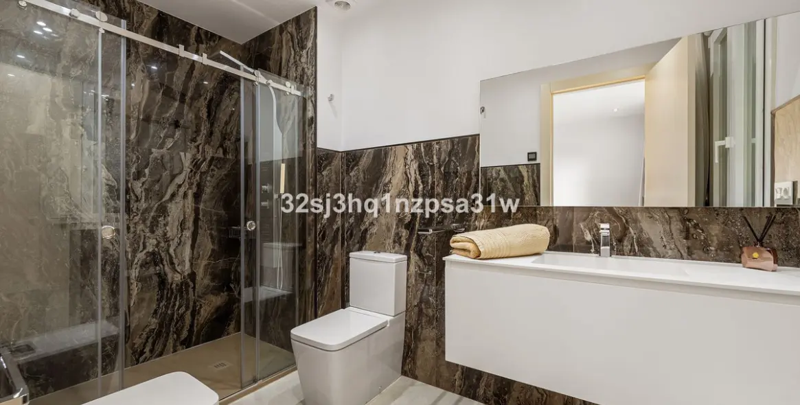 Venta de apartamento en planta media en Marbella 10