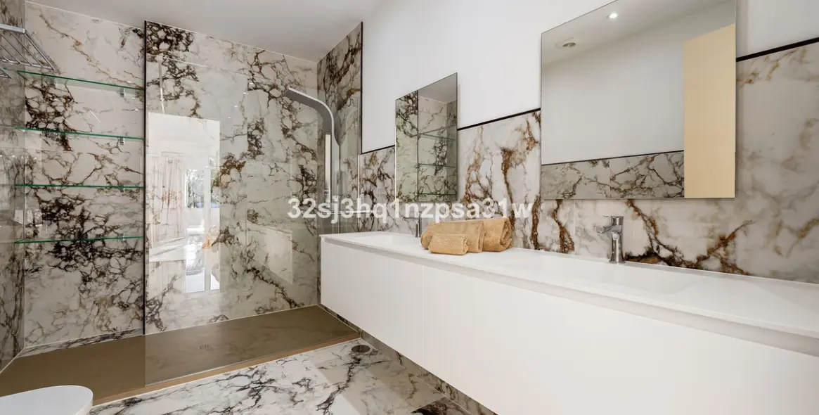 Venta de apartamento en planta media en Marbella 12