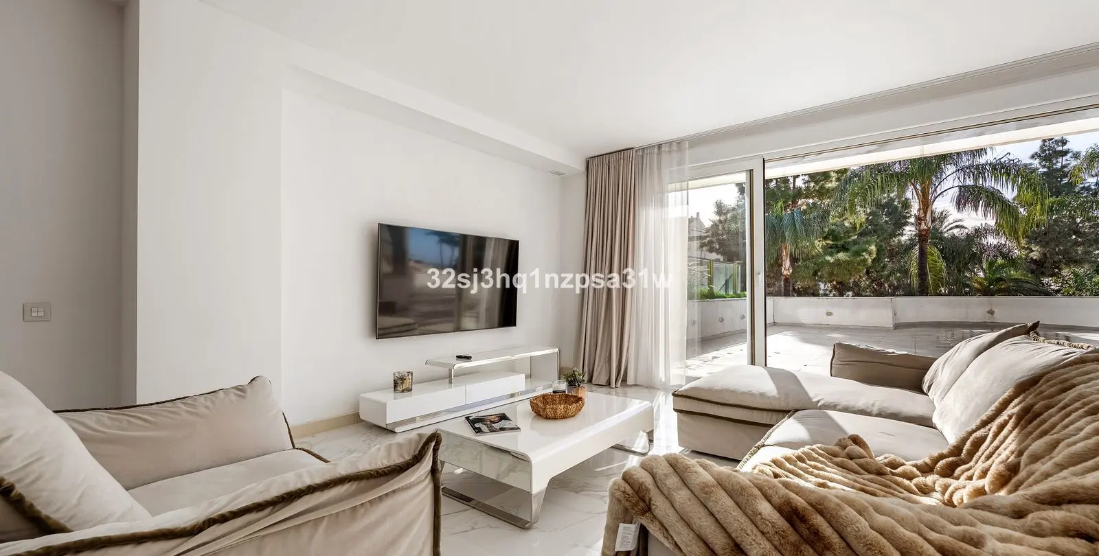 Sale of middle floor apartment in Marbella 21