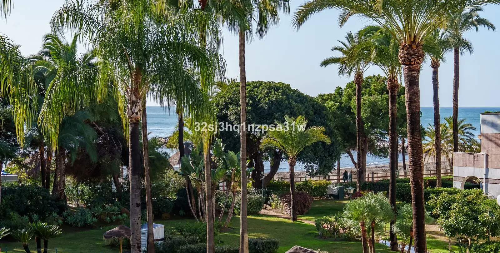 Sale of middle floor apartment in Marbella 24