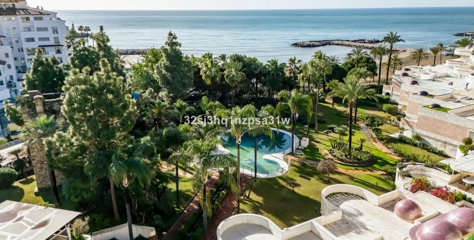 Sale of middle floor apartment in Marbella 25