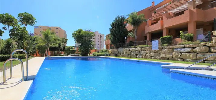 Alquiler a corto plazo de apartamento en planta baja en Estepona 0