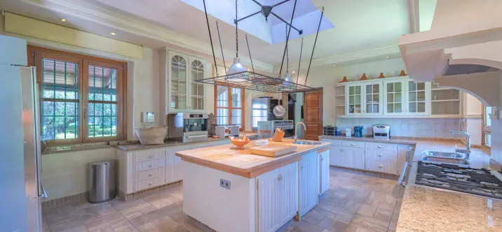 Venta de villa independiente en Estepona 2