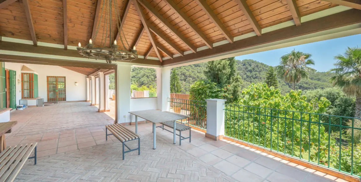 Sale of detached villa in Estepona 23