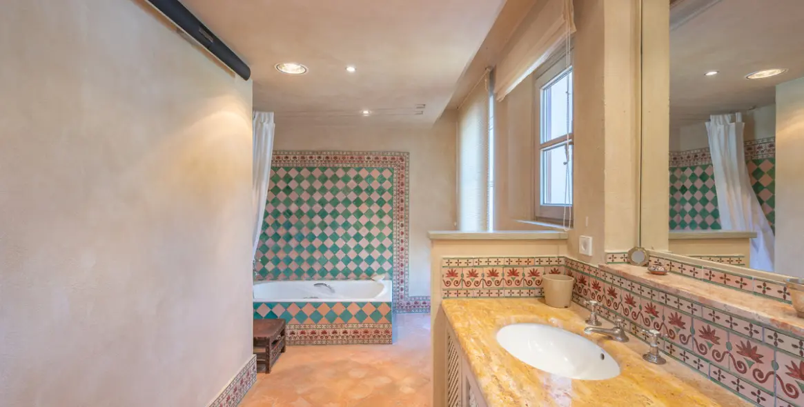 Sale of detached villa in Estepona 26