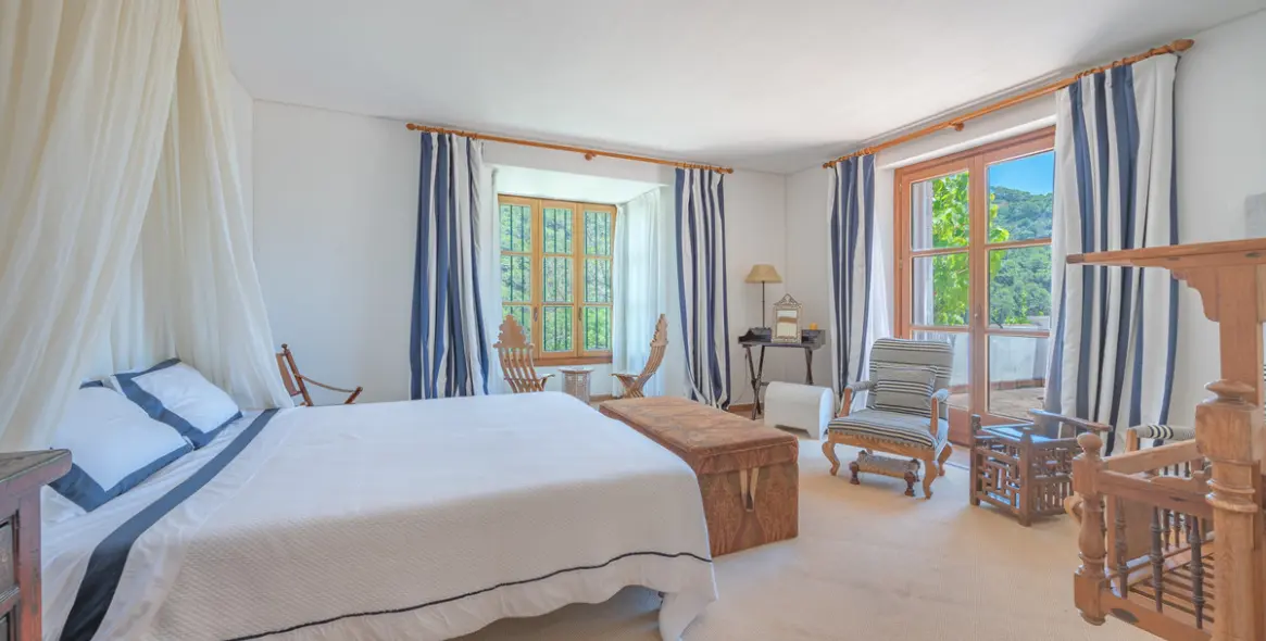 Sale of detached villa in Estepona 29