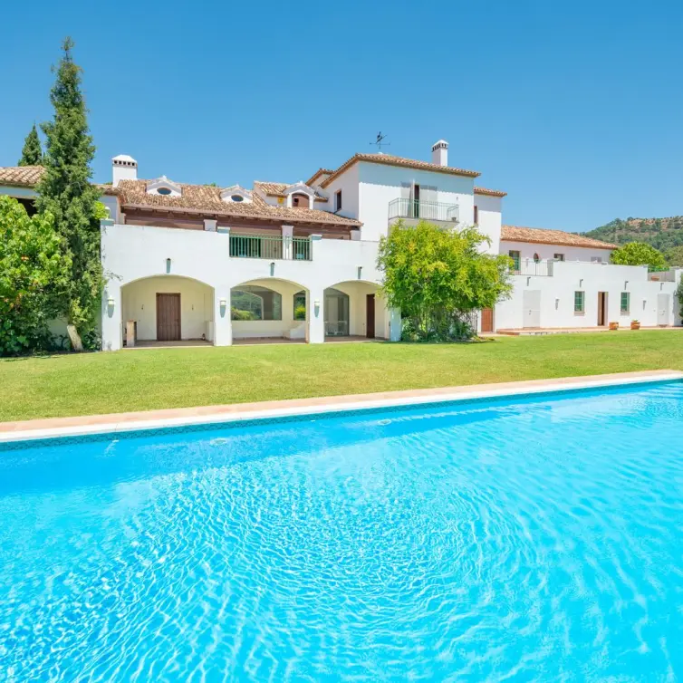 Venta de villa independiente en Estepona
