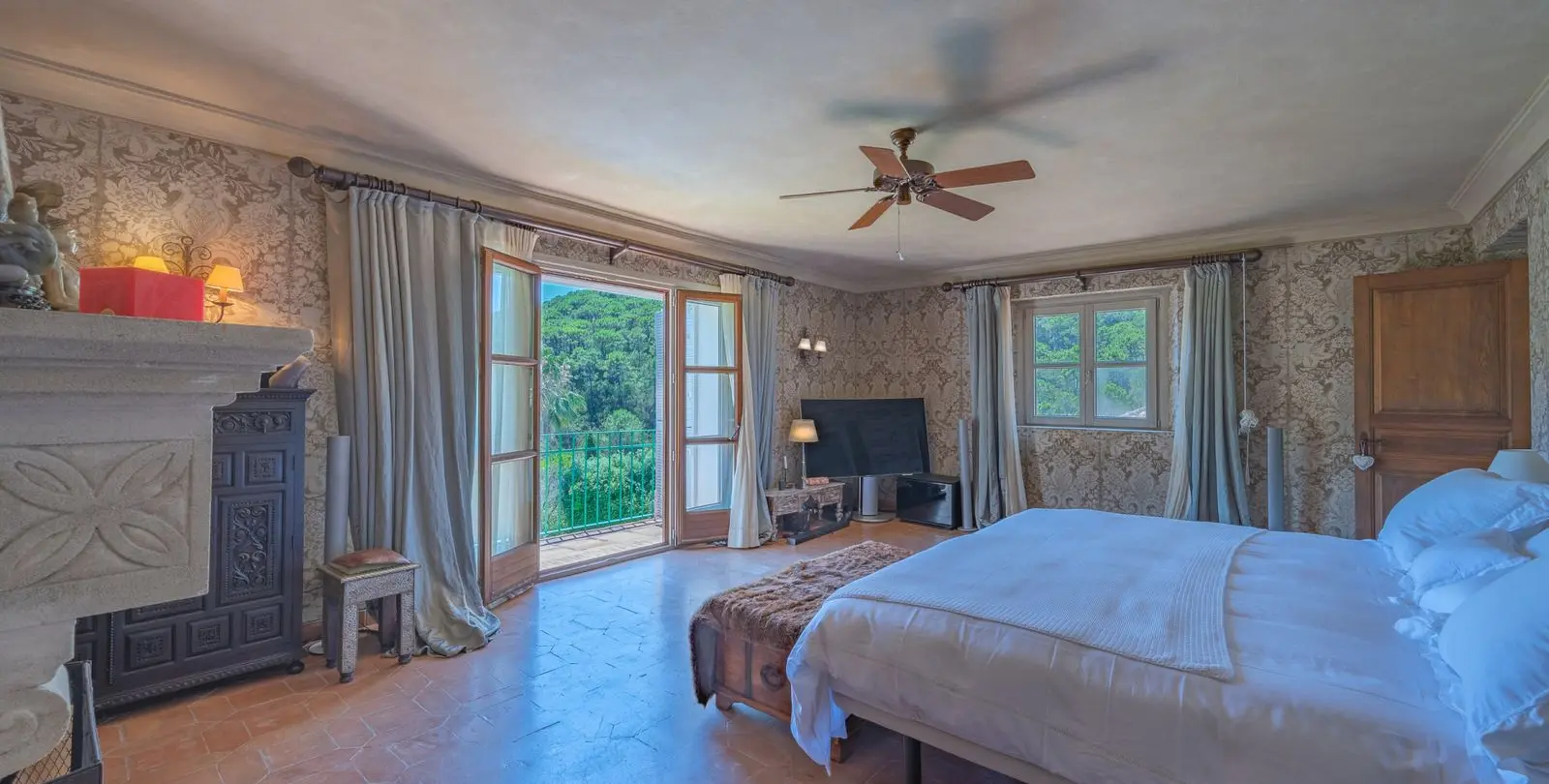 Sale of detached villa in Estepona 5