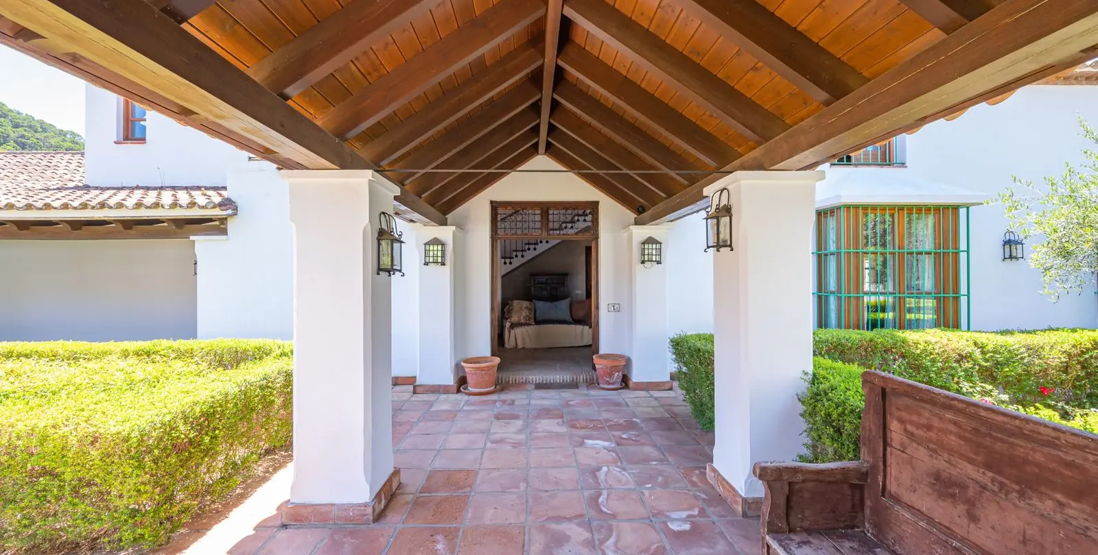 Sale of detached villa in Estepona 17