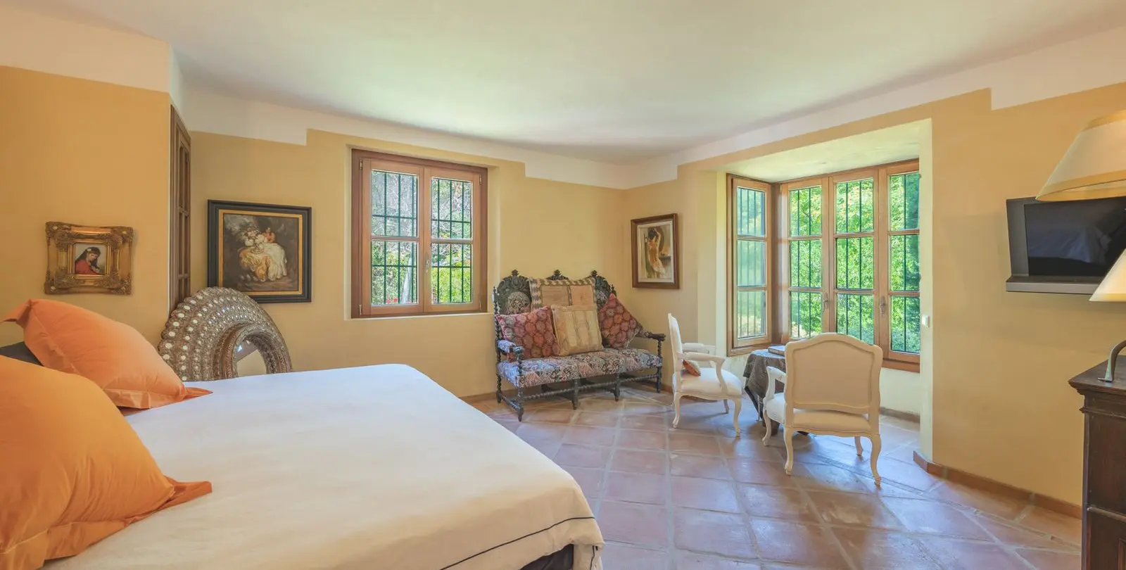 Sale of detached villa in Estepona 18