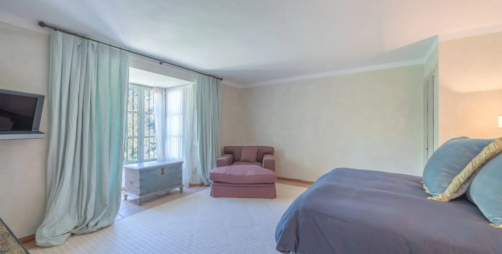Sale of detached villa in Estepona 28