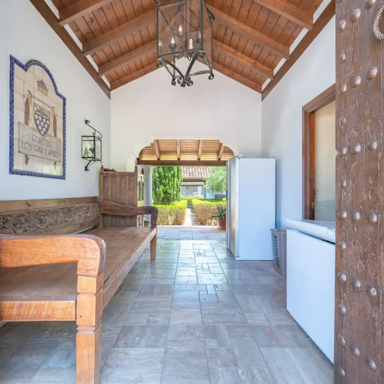 Sale of detached villa in Estepona