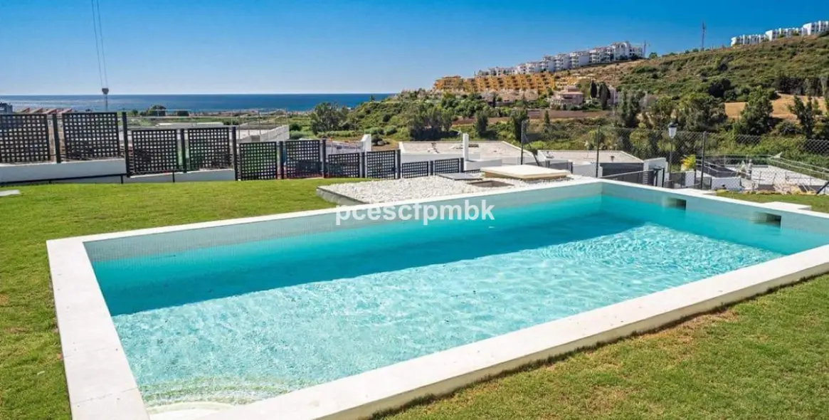 Long-term rent of detached villa in Manilva 2