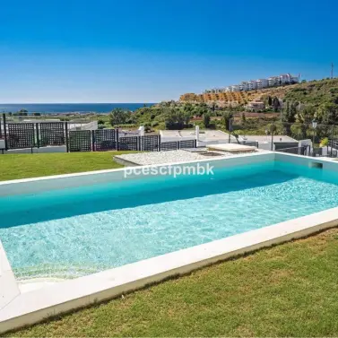 Long-term rent of detached villa in Manilva