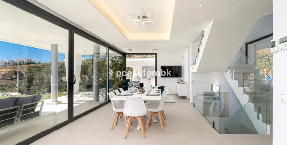 Long-term rent of detached villa in Manilva 3