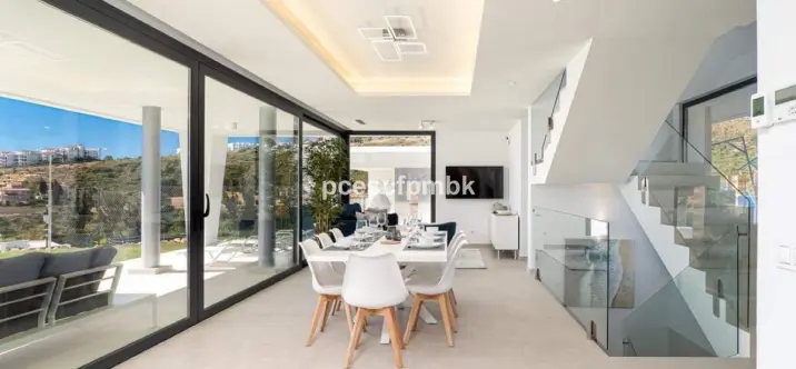 Long-term rent of detached villa in Manilva 2