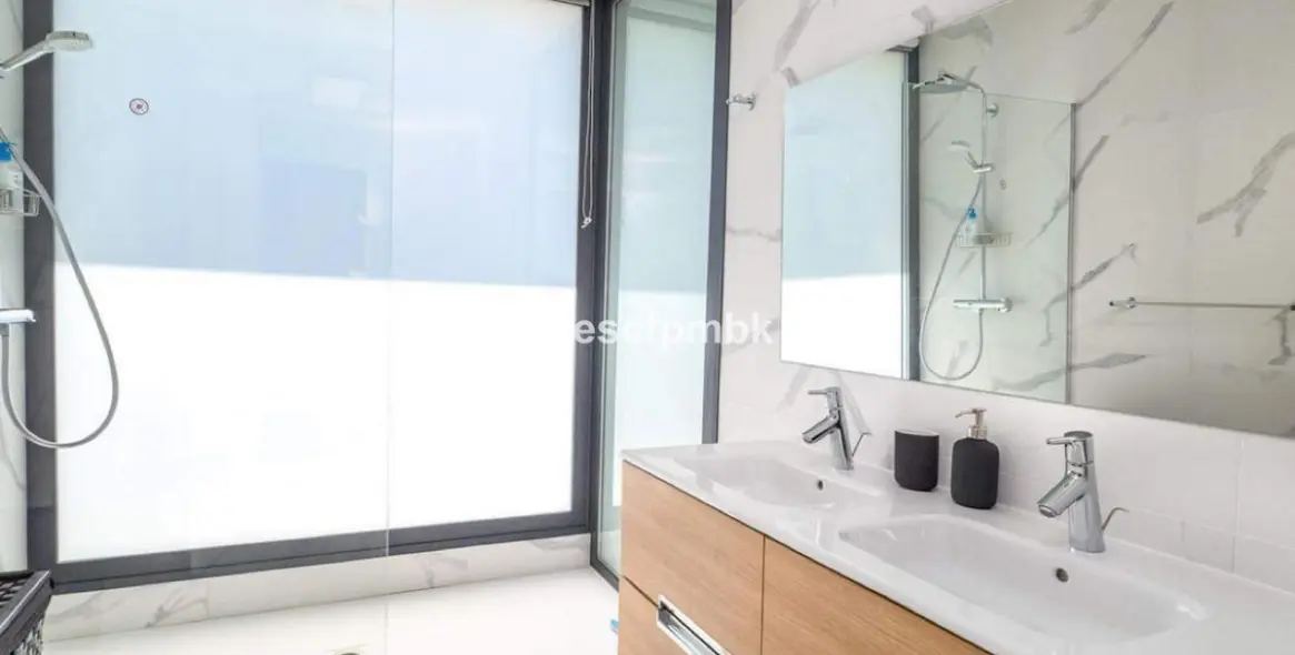 Long-term rent of detached villa in Manilva 8