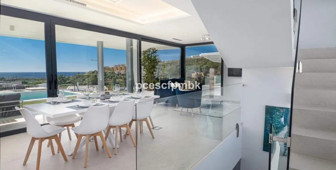 Long-term rent of detached villa in Manilva 9