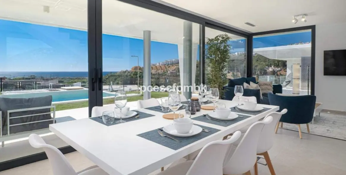 Long-term rent of detached villa in Manilva 11