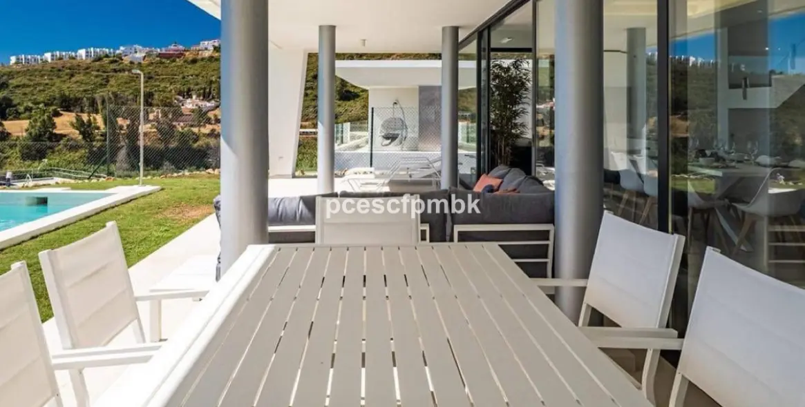 Long-term rent of detached villa in Manilva 15