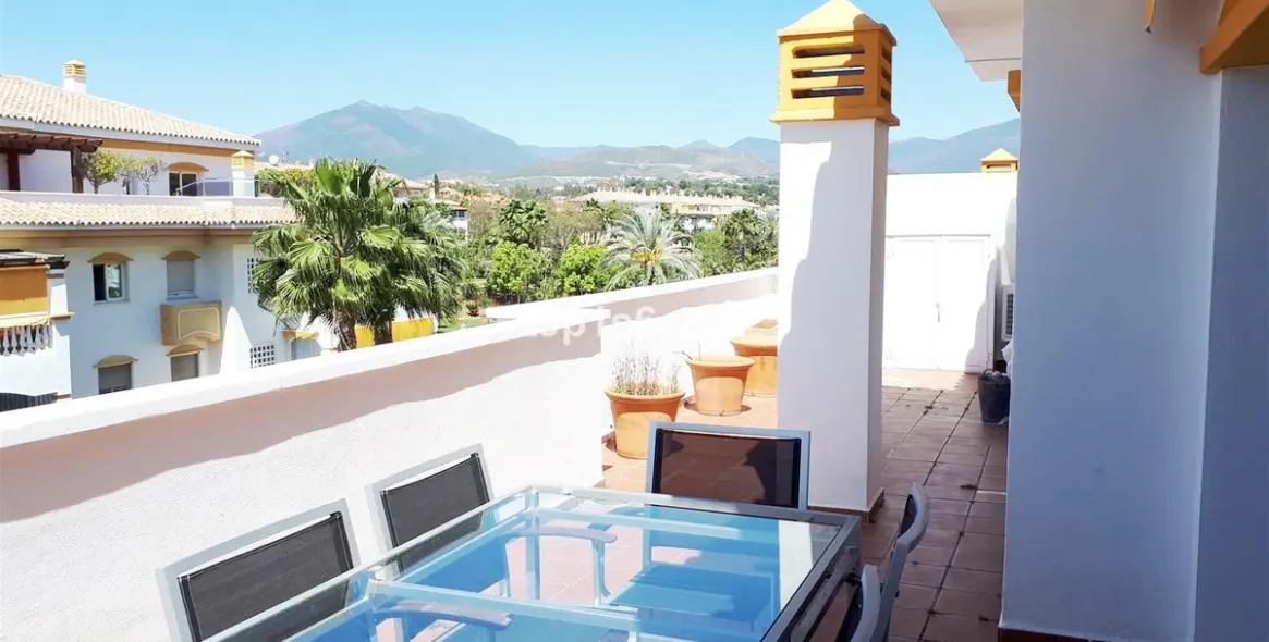 Short-term rent of penthouse in Nueva Andalucía 6