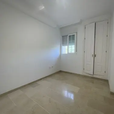 Venta de apartamento en planta media en Marbella