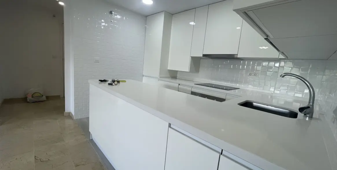 Venta de apartamento en planta media en Marbella 11