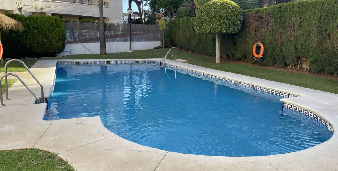 Venta de apartamento en planta media en Marbella 17