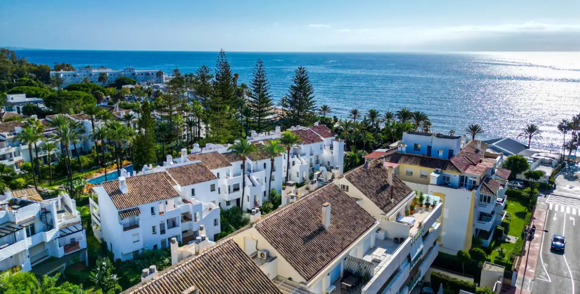 Venta de apartamento en planta media en San Pedro de Alcántara 1