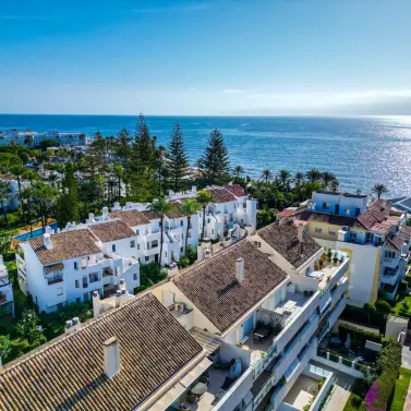 Venta de apartamento en planta media en San Pedro de Alcántara