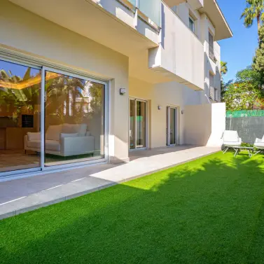 Venta de apartamento en planta media en San Pedro de Alcántara