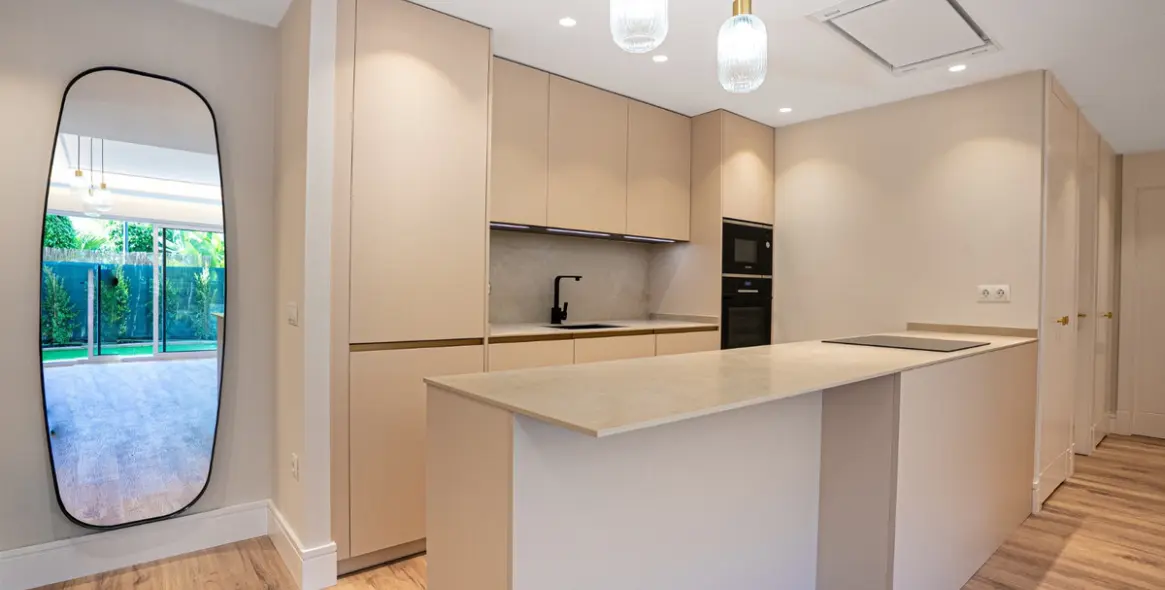 Venta de apartamento en planta media en San Pedro de Alcántara 10