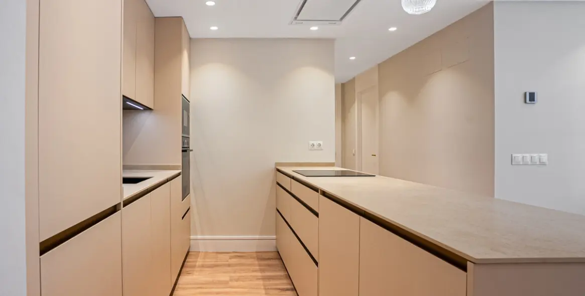 Venta de apartamento en planta media en San Pedro de Alcántara 12