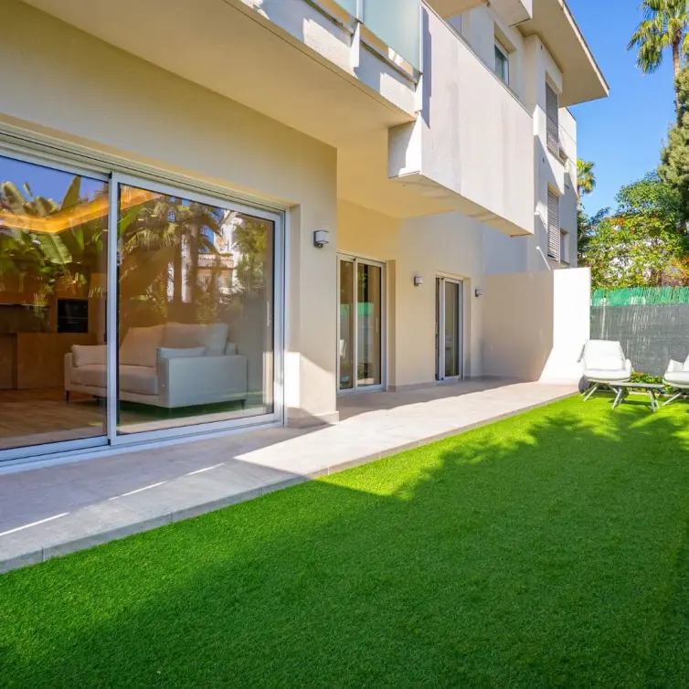 Продажа апартаментов на среднем этаже в San Pedro de Alcántara